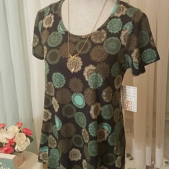 New LuLaRoe Classic T - Picture 2 of 5